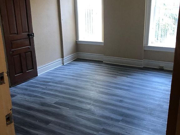 4th image of 4594 Evans Ave