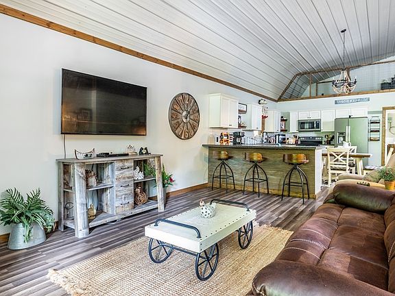 3rd image of 1102 Deer Trail Way