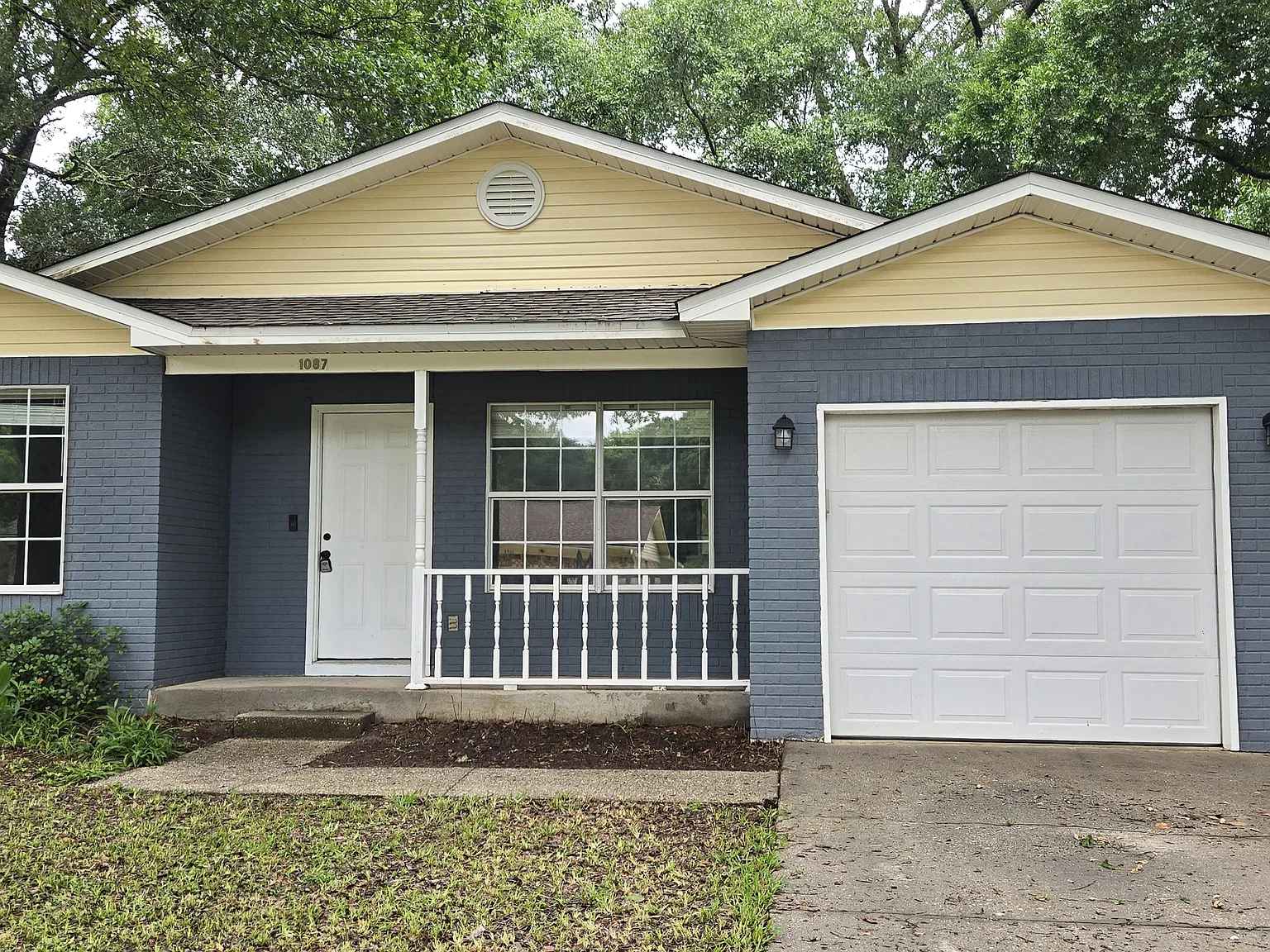3 bed, 1044 sqft, $1,750 — Photo 1