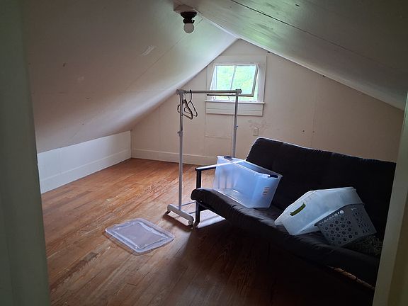 2nd image of 245 Jefferson St #B