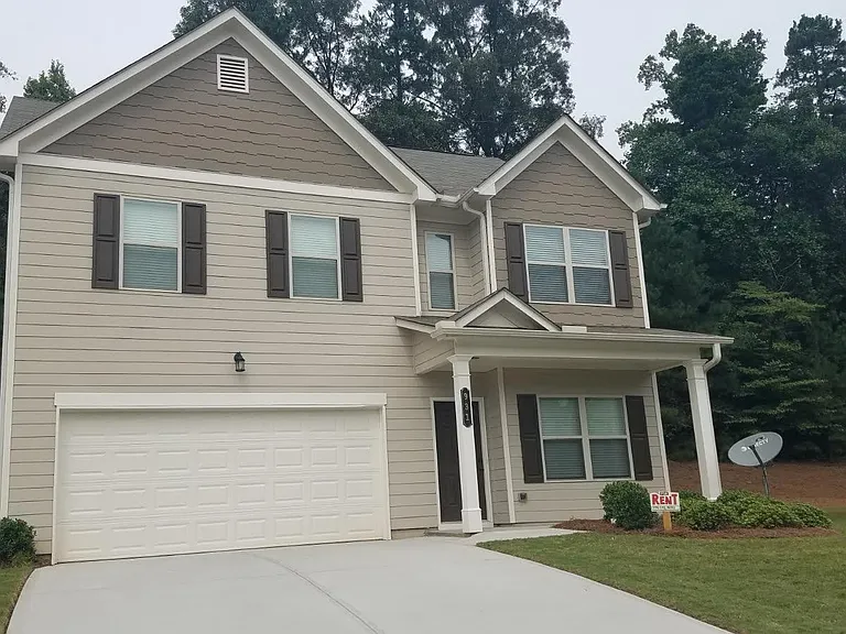 999 Walnut Woods Dr — Photo 4