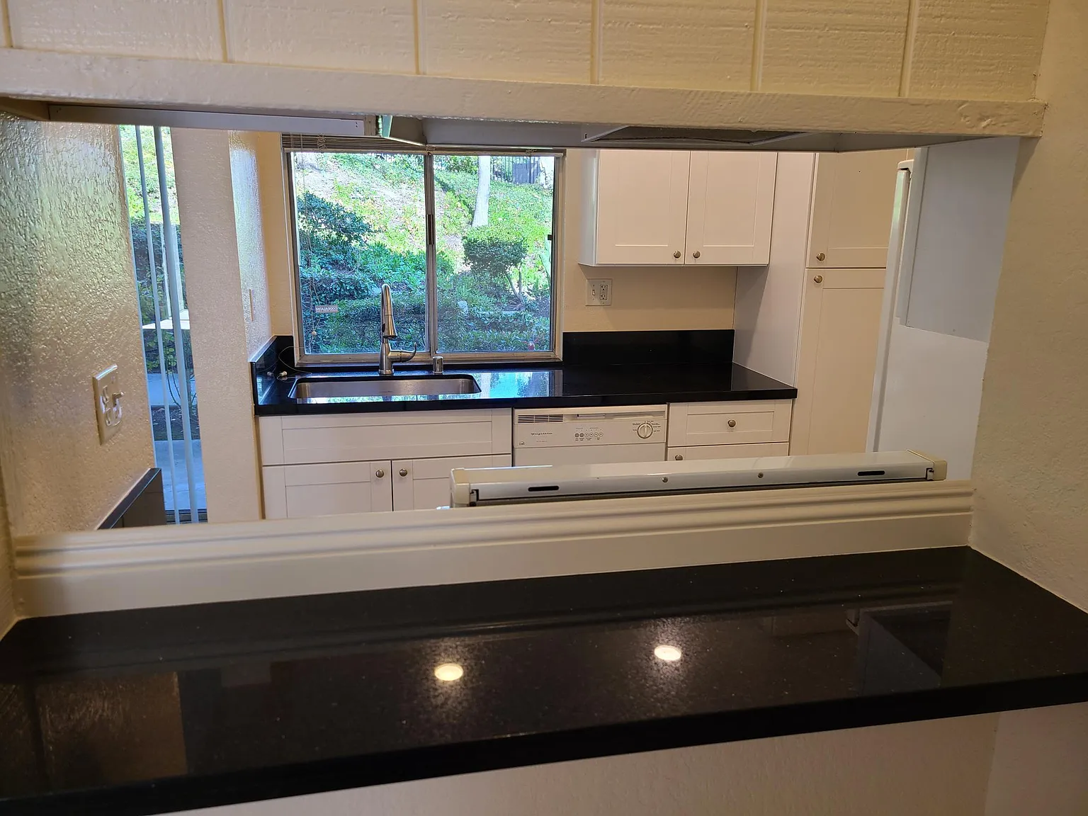 1 bed, 728 sqft, $2,400 — Photo 4