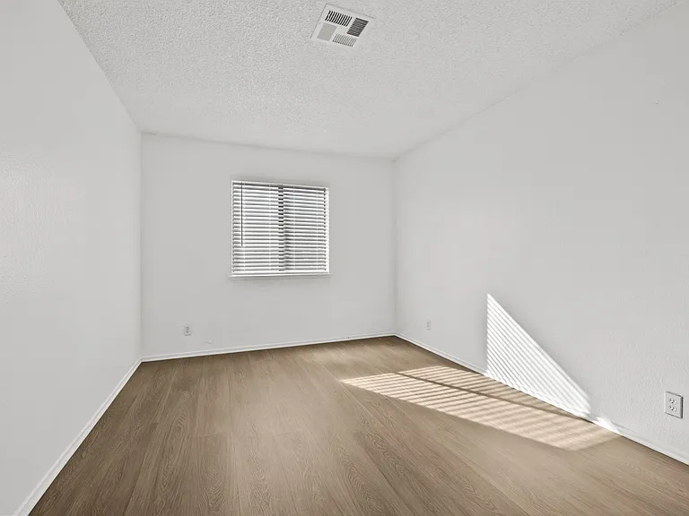 38501 Larkin Ave #4 — Photo 16