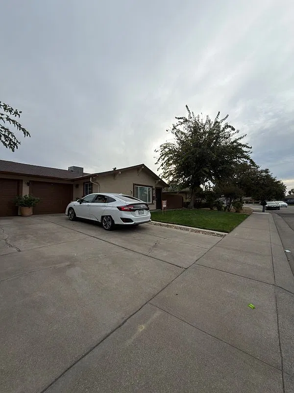 2 bed, 1.0 bath, 1750 sqft, $1,600 — Photo 3
