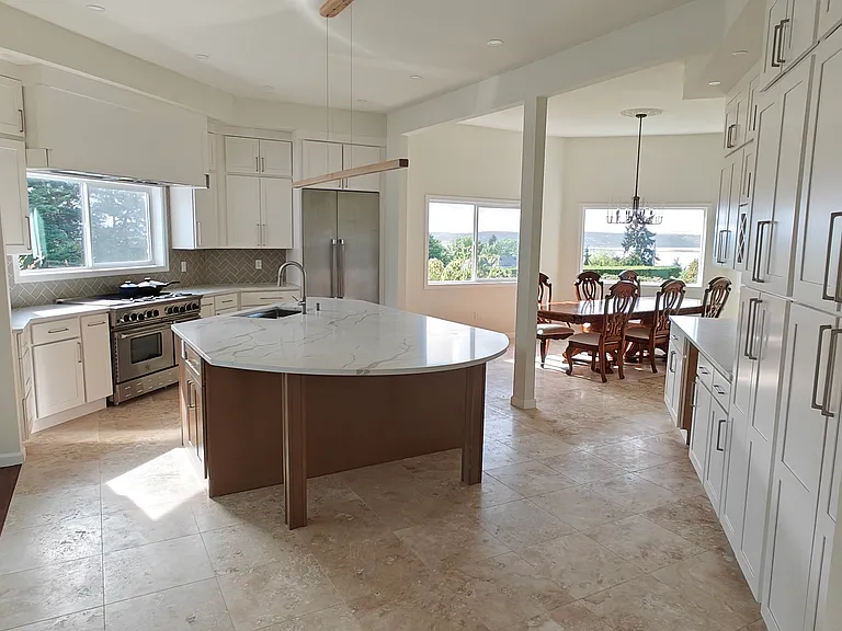 4522 Kennedy Rd NE — Photo 2