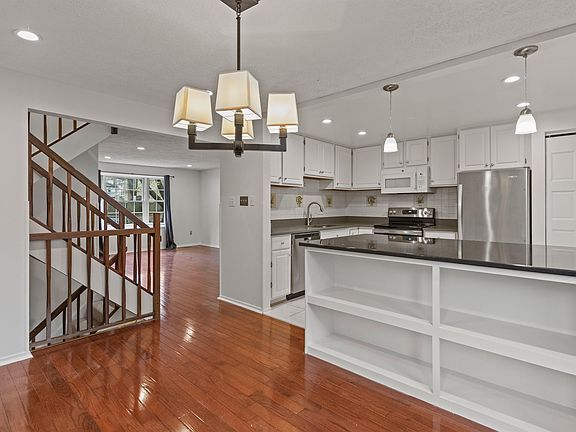 4th image of 302 Gundry Dr