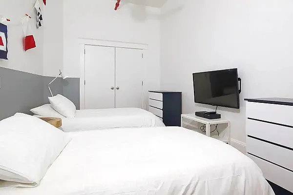 Rented by Dream Space Realty | media 18