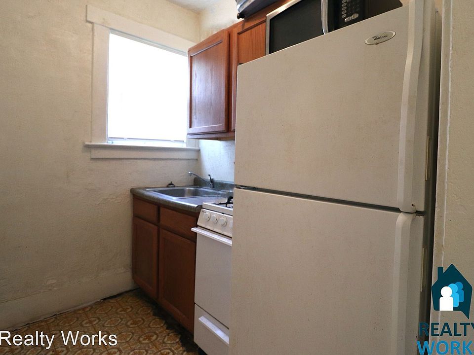 2nd image of 300 S 16th St #102