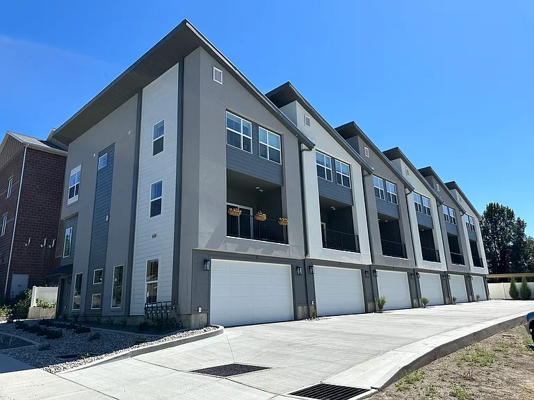 626 E 800 N — Photo 16