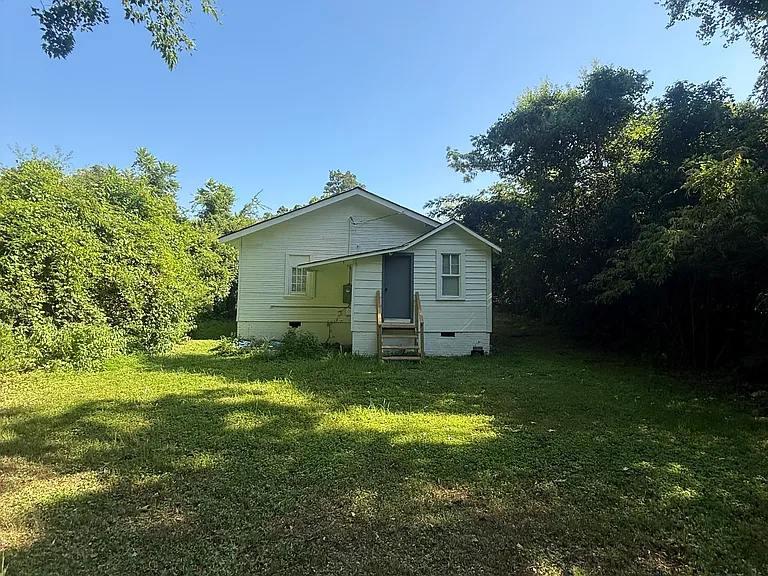 215 Dewitt Ave — Photo 14