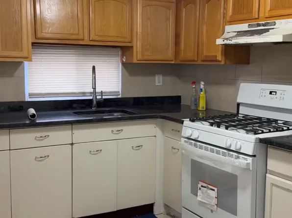 6821 Edmund St, Philadelphia, PA 19135