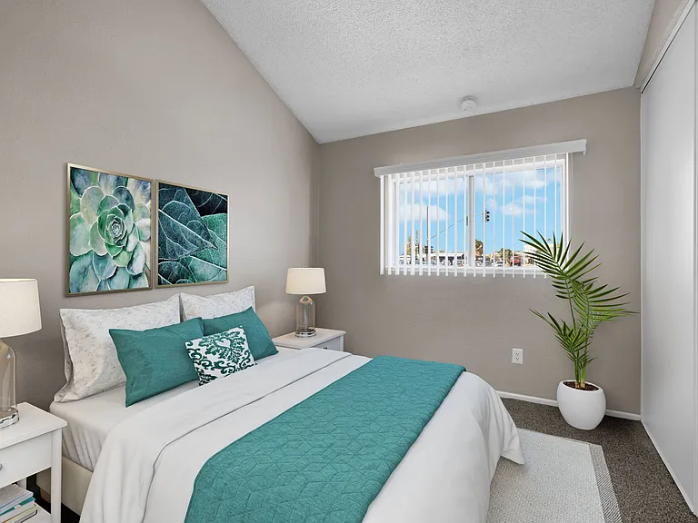 Carmenita Townhouse Apartments — Photo 7