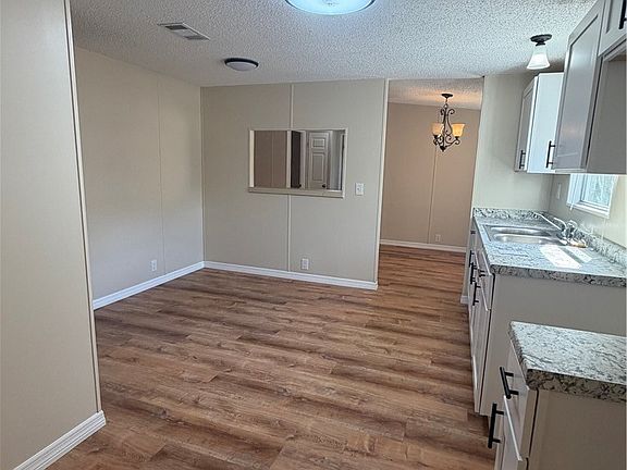 4th image of 2840 S Pine Ridge Ave