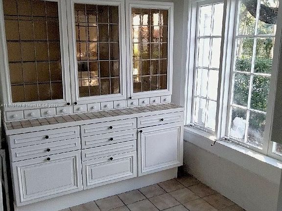 4th image of 641 Minorca Ave