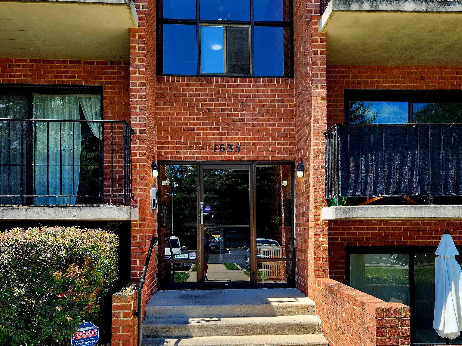 2 bed, 1.5 bath, 1100 sqft, $1,250 — Photo 2