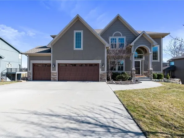 7525 N Amoret Ave, Kansas City, MO 64151