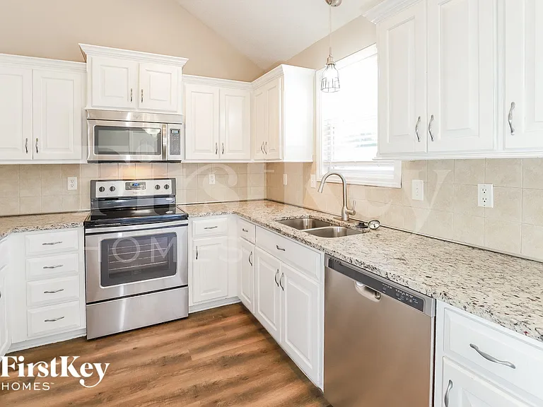 11623 N Windsor Ave — Photo 7