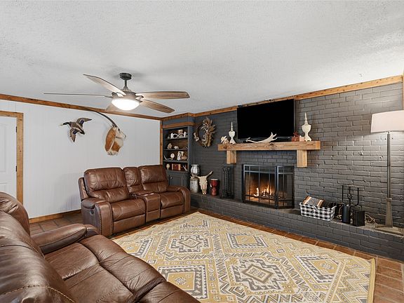 5th image of 3016 Arapaho Rd