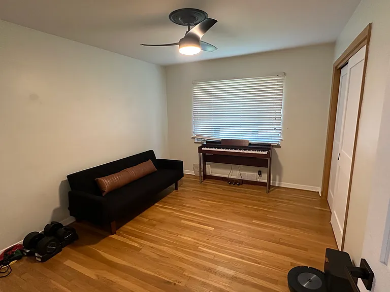 2352 Beverly Pl — Photo 4