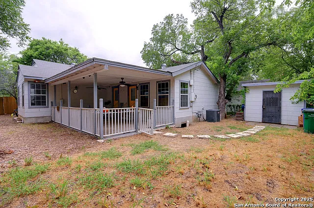 2231 W Woodlawn Ave — Photo 26