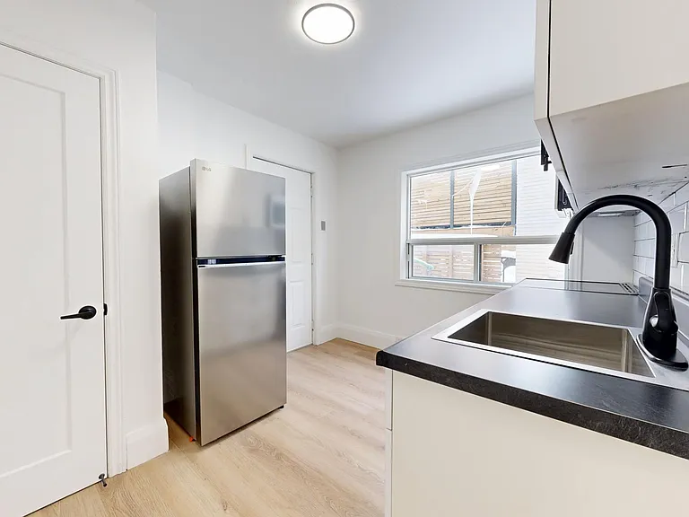 1252 Davenport Rd — Photo 3
