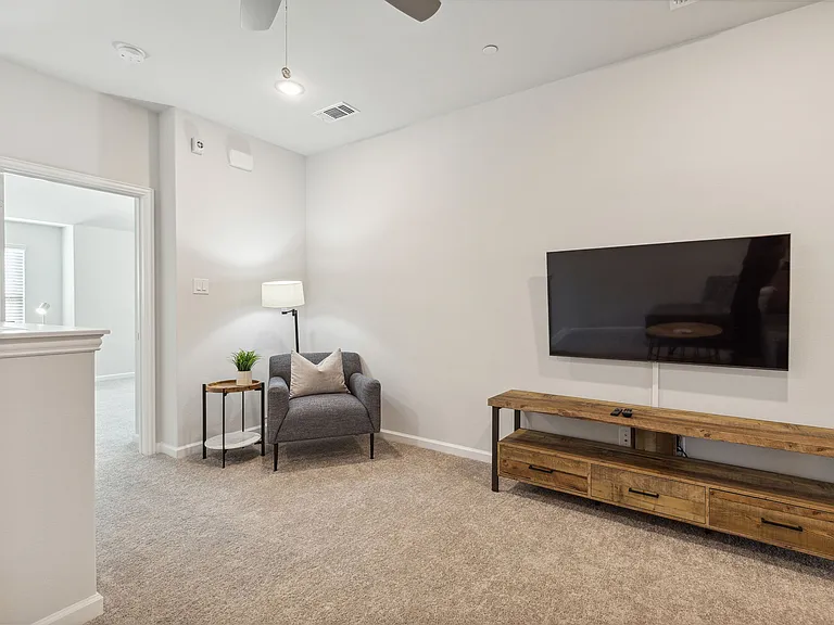 1905 McClane Dr — Photo 6
