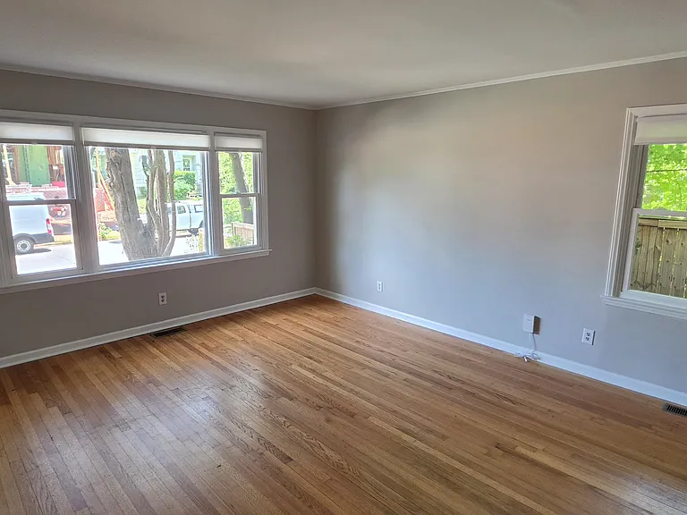 813 E Davie St — Photo 6