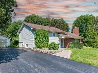 4 Hillcrest Ave N, Kentville, NS B4N 1W9