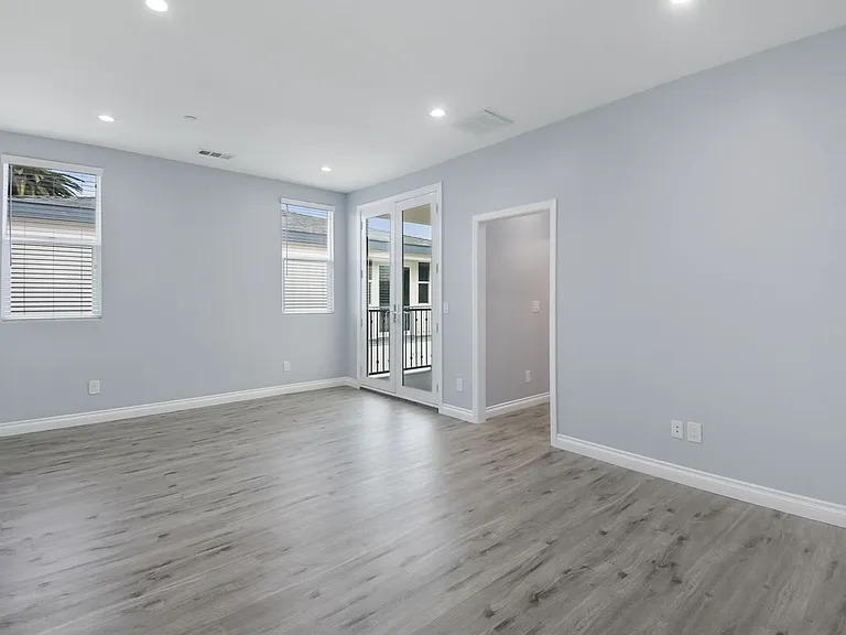 513 S Oak St — Photo 17