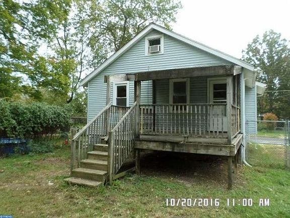 3rd image of 212 W Evergreen Ave