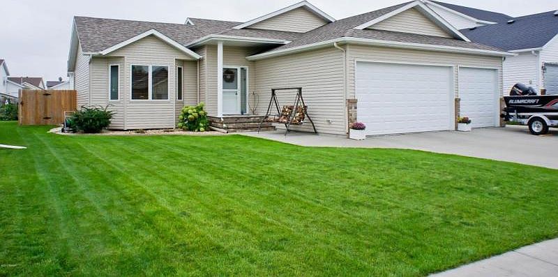 1st image of 743 16th Avenue Ct W