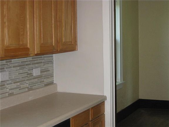 5th image of 214 E Christie Ave