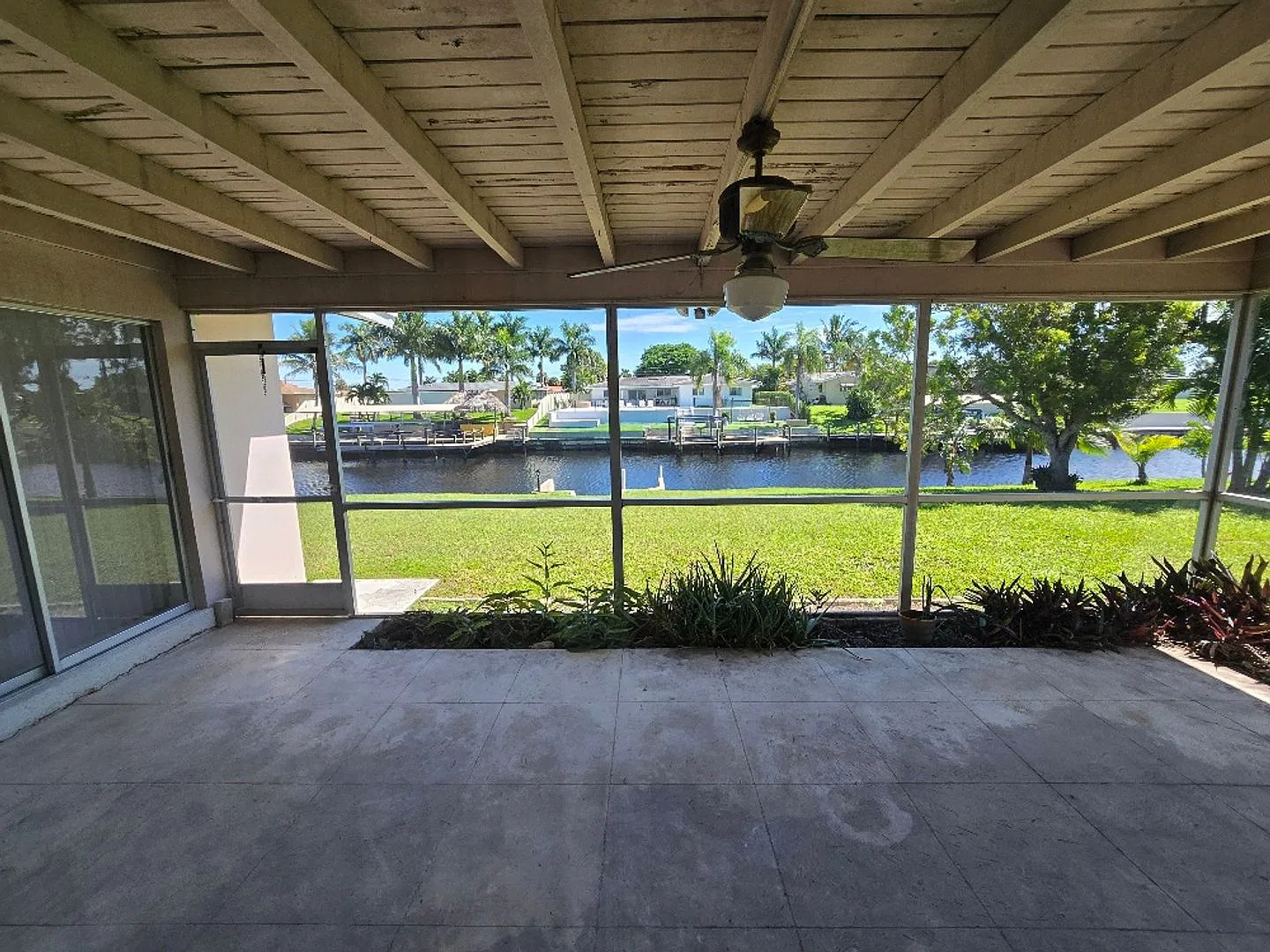 Waterfront 3 bedroom 2 Bath Home Available NOW! — Photo 3