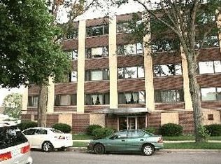 5915 W Gunnison St APT 3B, Chicago, IL 60630