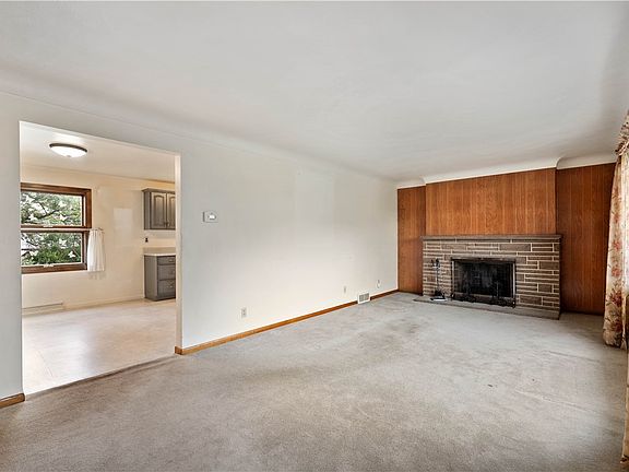 3rd image of 387 Anna St