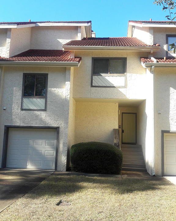 1st image of 28 Marina Cove Dr