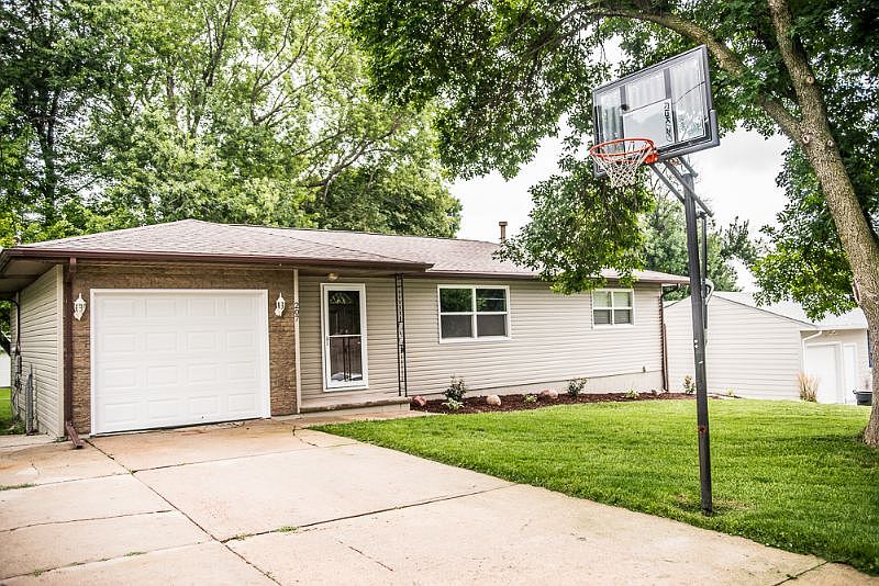 1st image of 207 Harolds Dr