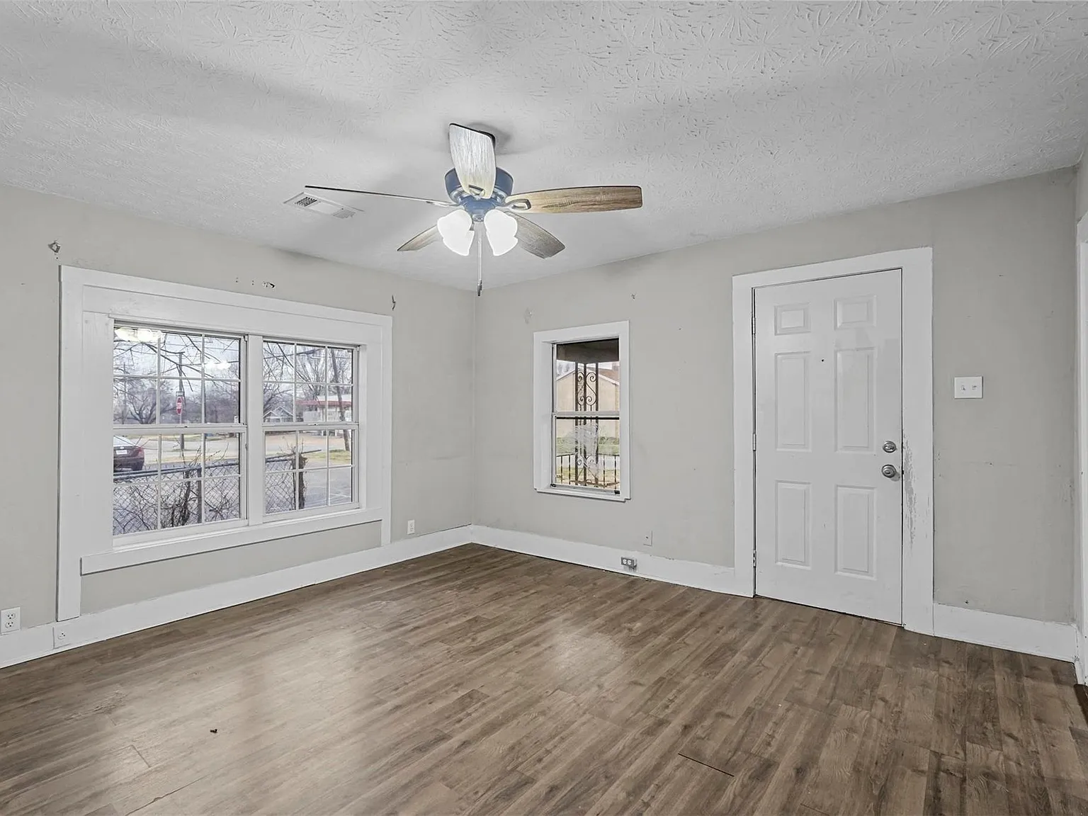 906 East Houston Street; Sherman, Texas 75090 (Lms)_For Sale Okr - 1 — Photo 2