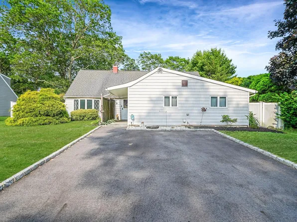 52 Sagebrush Lane, Islandia, NY 11749