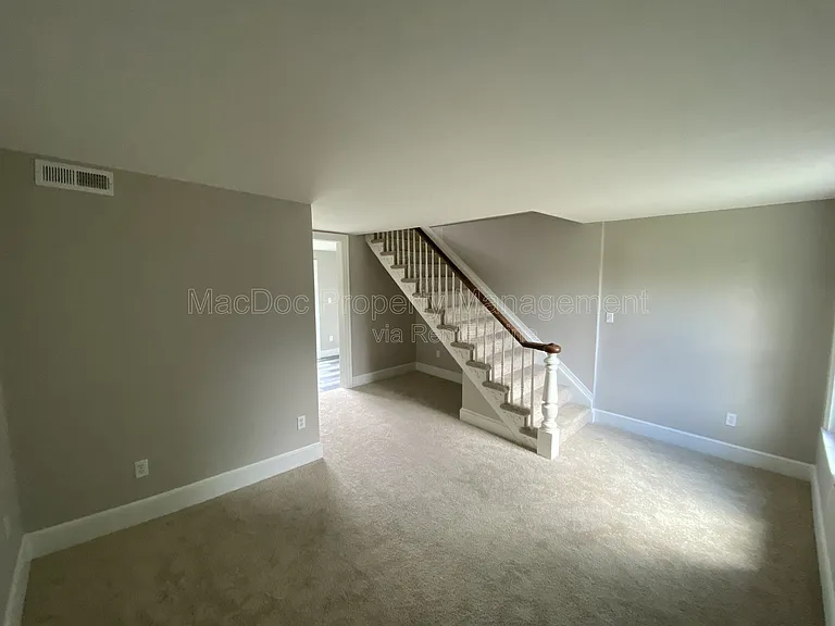 210 Milford St #B — Photo 3