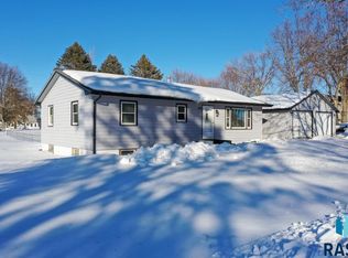 704 E 7th St, Colton, SD 57018