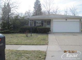 27389 Pierce St, Southfield, MI 48076