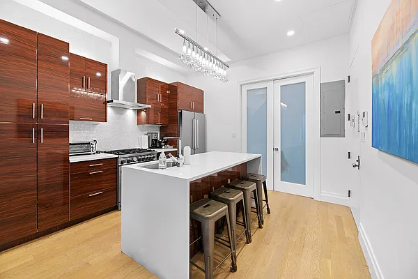 Rented by REAL New York | media 35