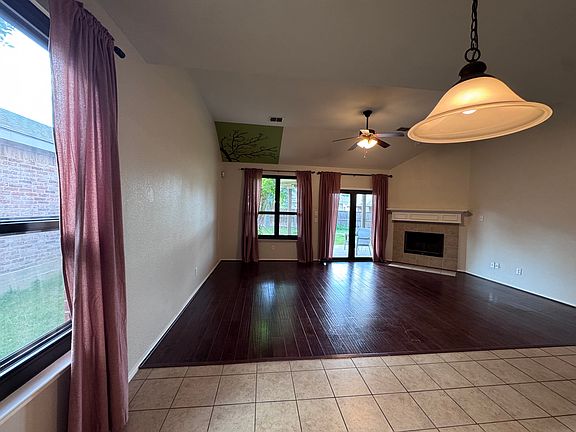 3rd image of 1421 Castlegar Ln