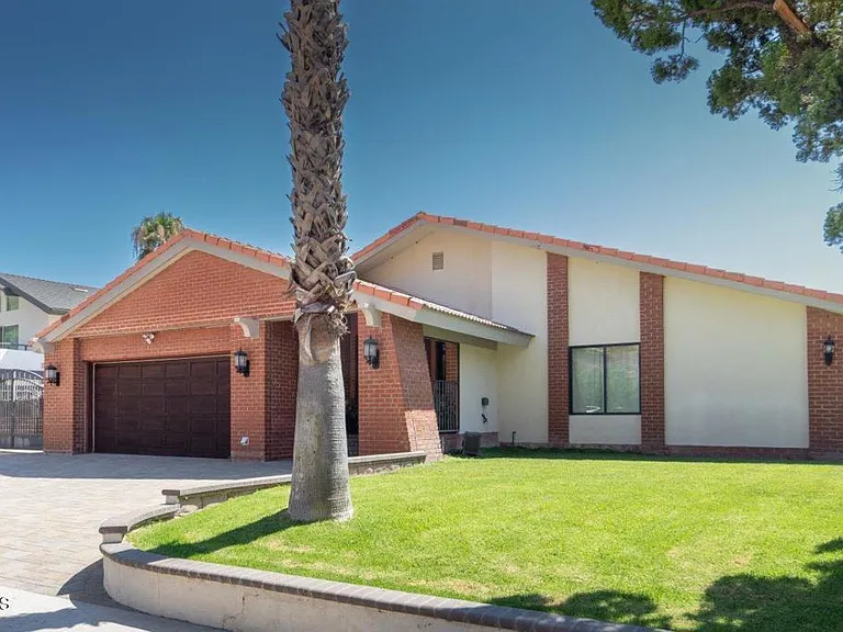 2906 Hawkridge Dr — Photo 1