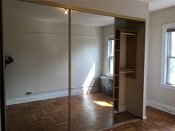 2nd image of 3351 Vernon Blvd APT 3R