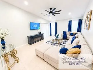 2 bed, 1.0 bath, 1070 sqft, $2,300 — Photo 2
