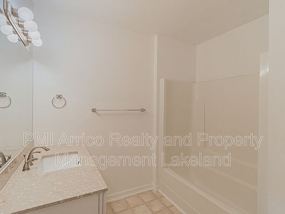 4th image of 2225 9th St SE