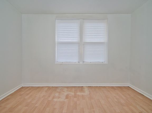 3rd image of 605 N Lockwood Ave