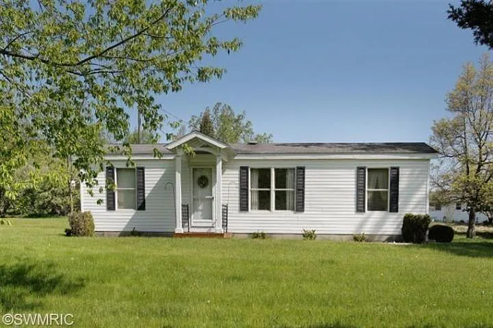 11082 Elizabeth Dr photo 1